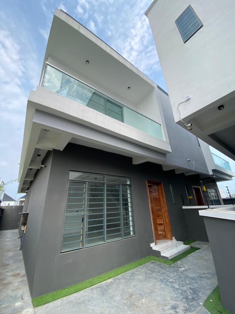 N140m Lekki Self Compound Luxurious Spacious Duplex   4 Bedroom Semi Detached Duplex with Bq for Sale!