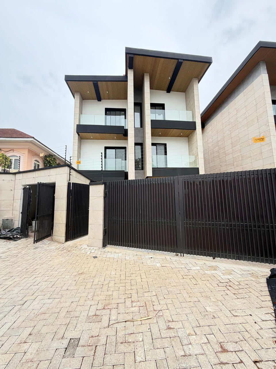 5 Bedroom Fully Detached Duplex