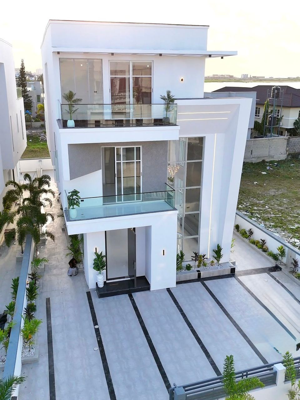 5 Bedroom Fully Detached Duplex