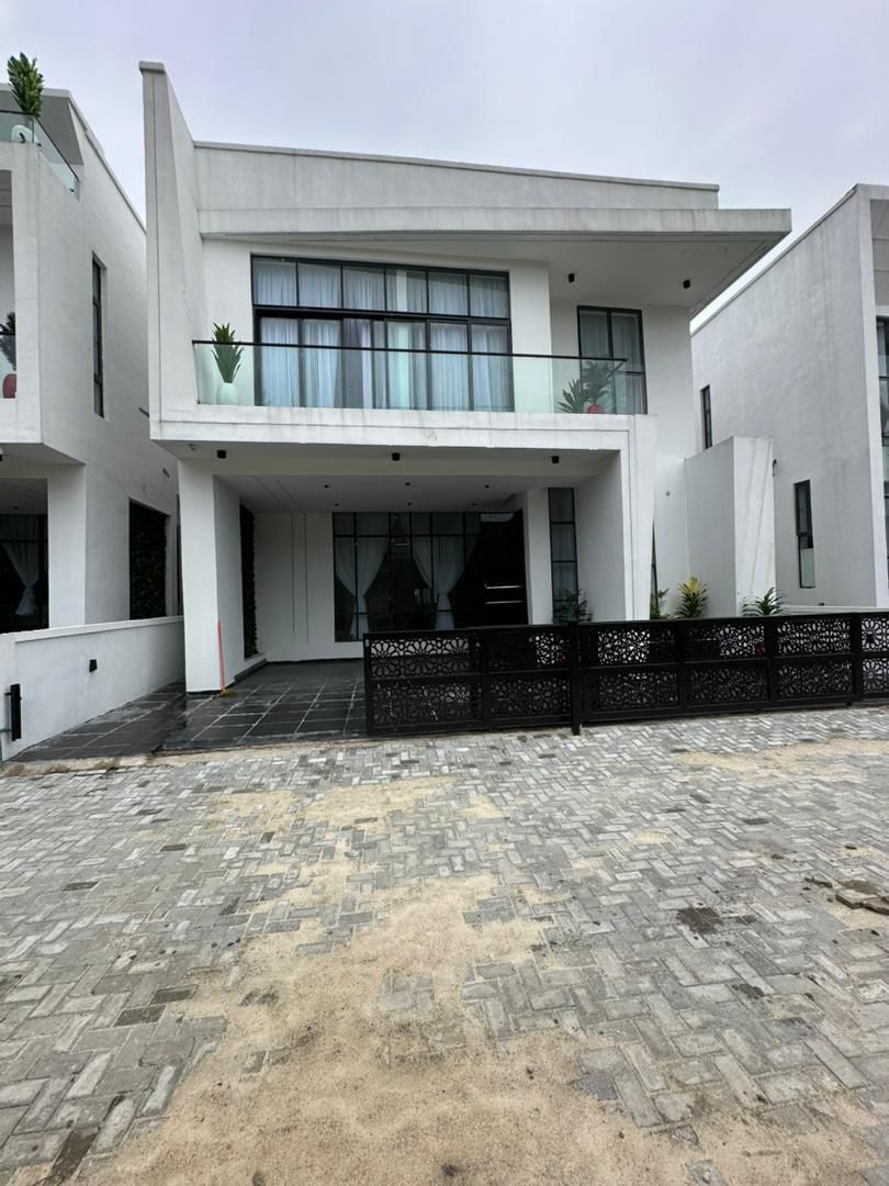 5 Bedroom Fully Detached Duplex